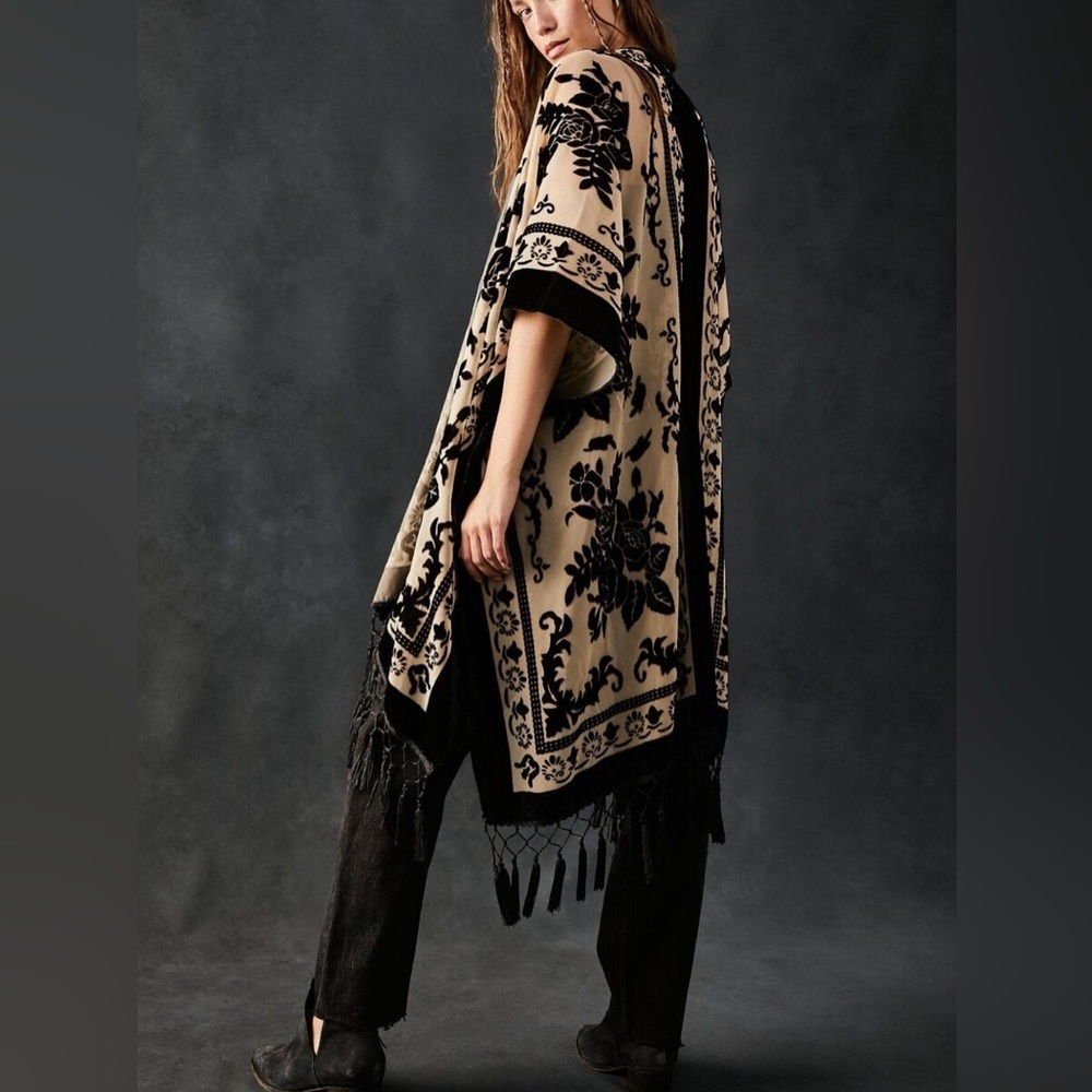 Free People Nightbird Kimono Black Cream Floral Fringe Boho OS NWOT - Picture 2 of 7